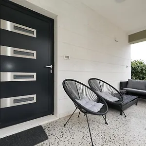  Apartman Apartment And Room Mare