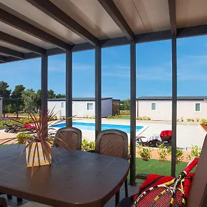 **** Kompleks wypoczynkowy Adria Mobile Homes In Kastanija Chorwacja